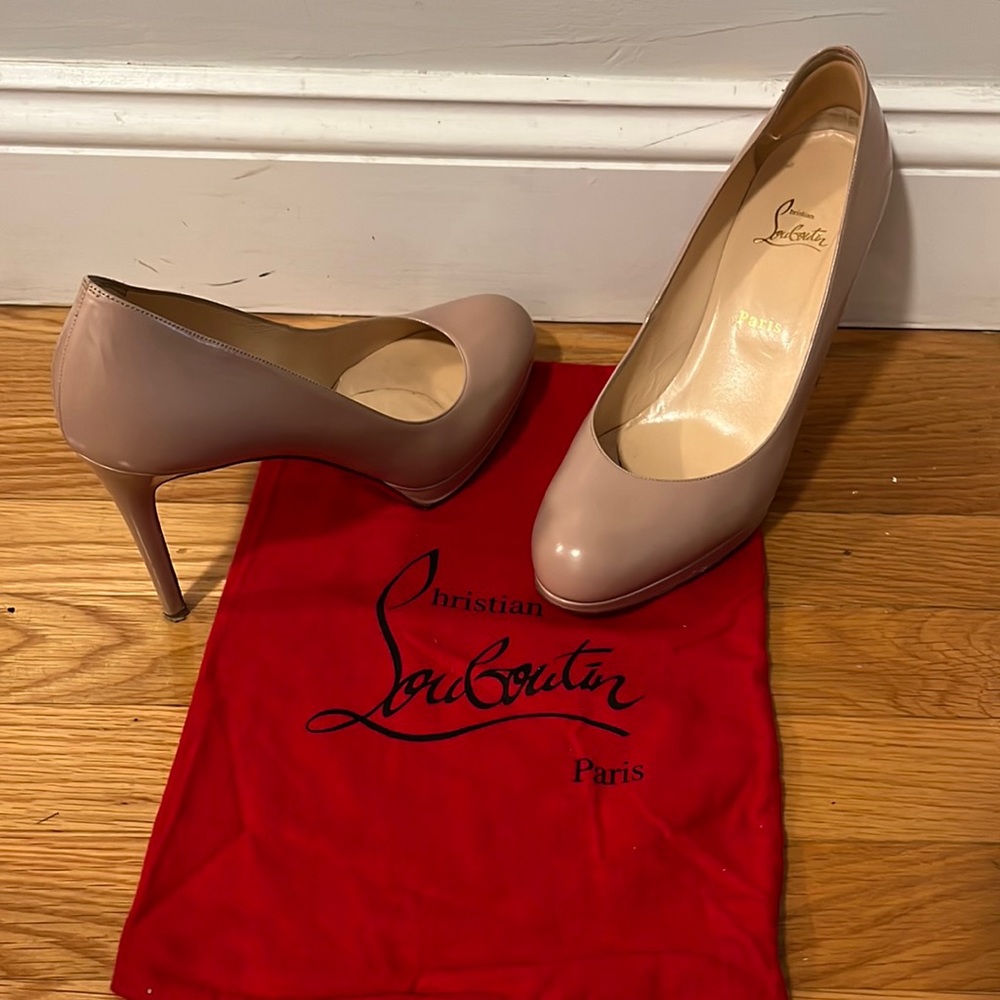 Louboutin nude pumps - W 42
